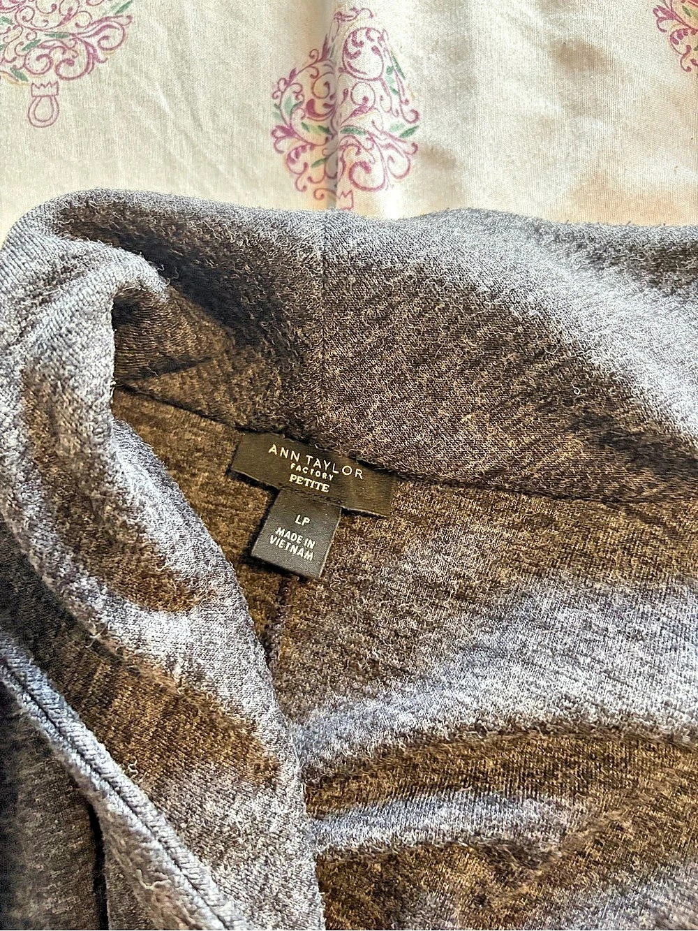 Ann Taylor Draped Cardigan in Gray Size Large Like New - Picture 2 of 2